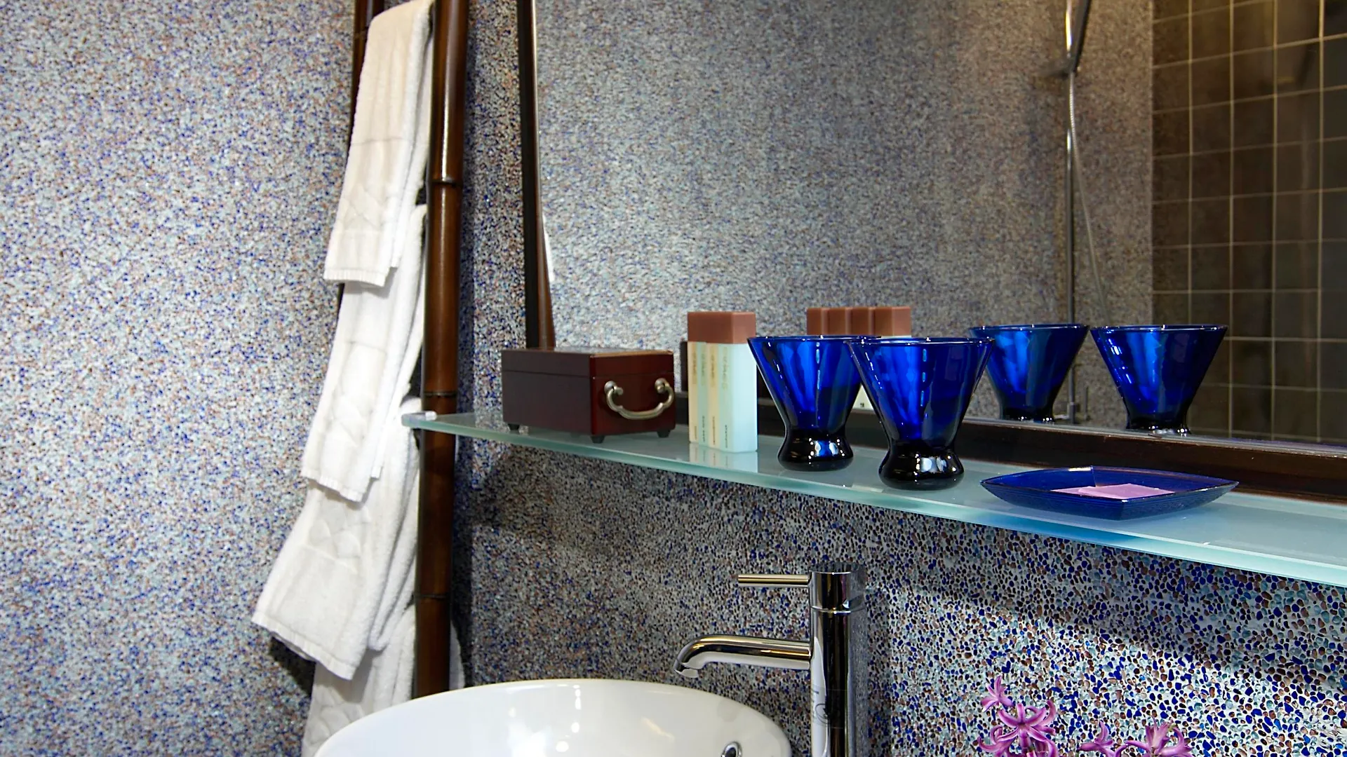 Lan Kwai Fong Hotel - Kau U Fong Hong Kong 4*,  China