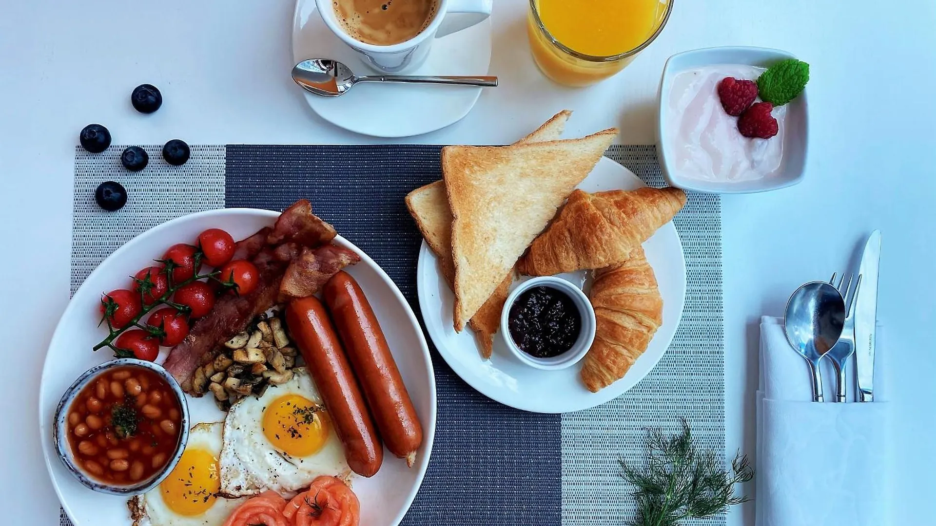 Lan Kwai Fong Hotel - Kau U Fong Hong Kong