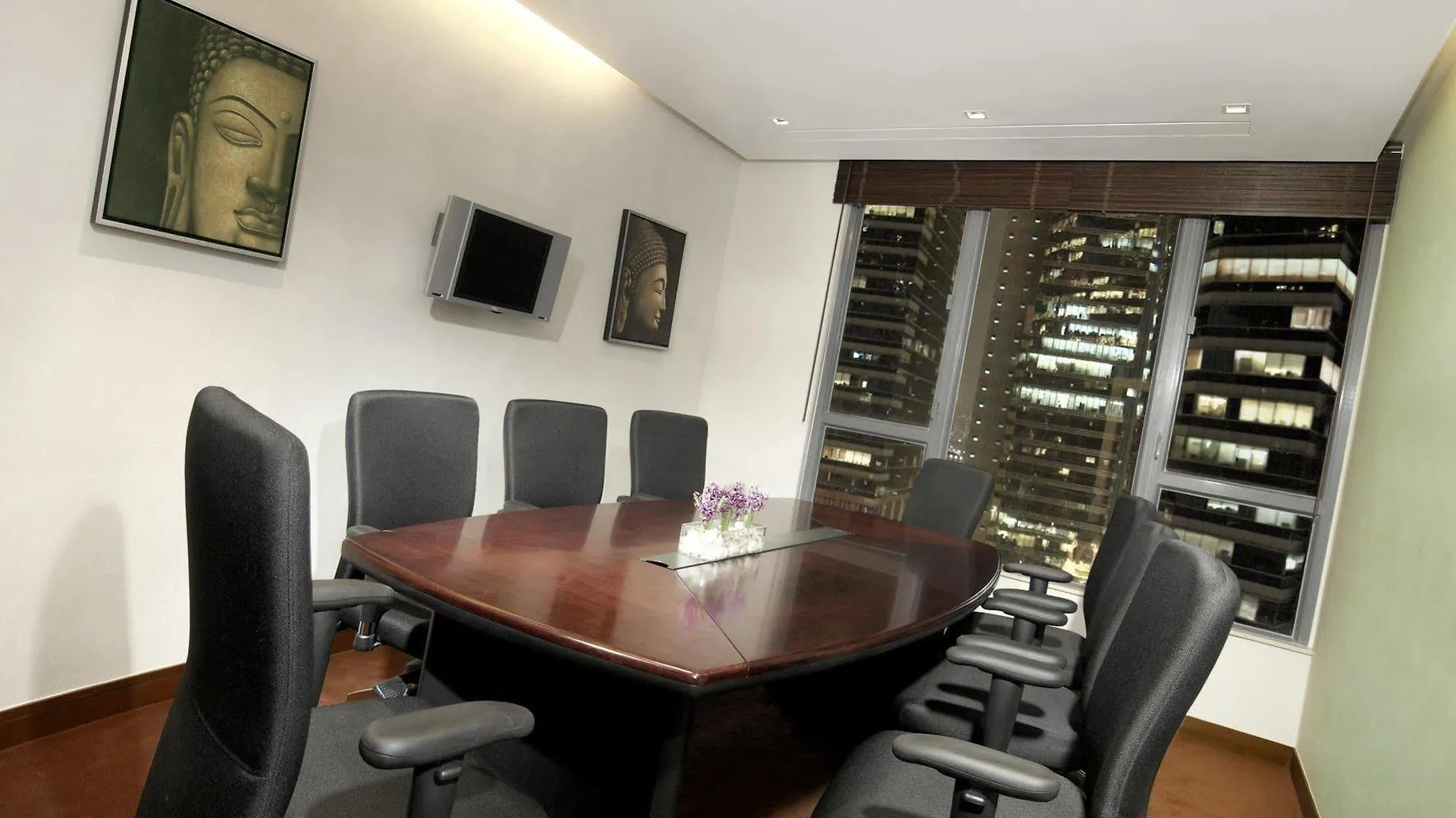Lan Kwai Fong Hotel - Kau U Fong Hong Kong